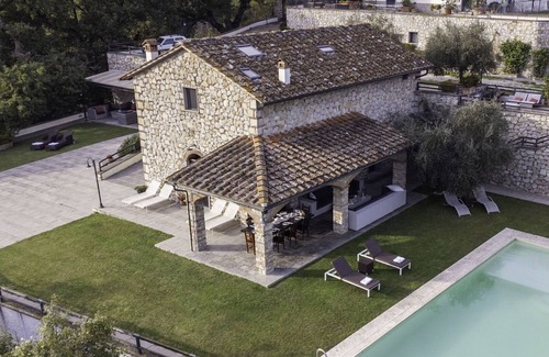 Calenzano Villa | Villa Le Croci beautiful tuscan villas with infinity p/pool