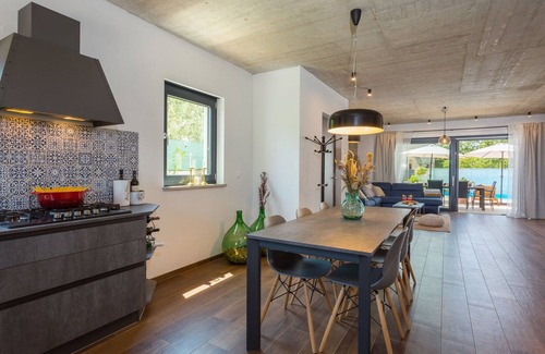 Vrznaveri House | Villa Leonardo by Interhome