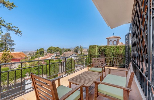 Barrio de la Vega Villa | Villa 'Leonor Con Piscina Privada' with Mountain View, Wi-Fi and Air Conditioning