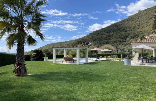 La Croix-Valmer Villa | Villa "Les Oliviers" high standing 5 bedrooms - swimming pool - sea and hills view
