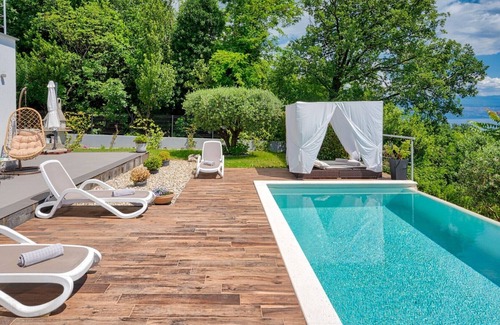 Lovran Villa | Villa LIna - beautiful villa with infinity pool near the beach