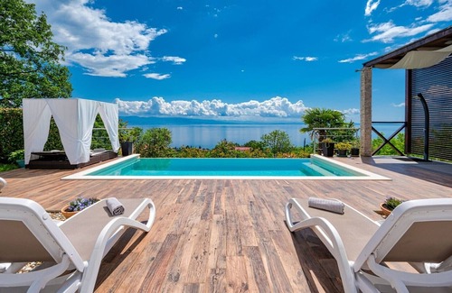 Lovran Villa | Villa LIna - beautiful villa with infinity pool near the beach