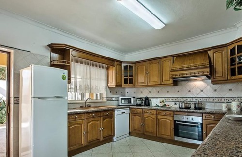 Albufeira Ski Chalet | VILLA LINDA PALACE