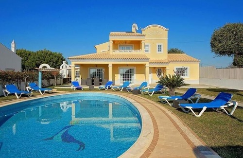Albufeira Ski Chalet | VILLA LINDA PALACE