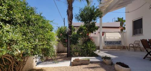 San Pietro in Bevagna House | Villa Litus