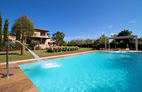 Pollensa Villa | Villa 'Llenaire' with Mountain View, Wi-Fi and Air Conditioning