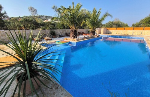 Murter Apartment | Villa Lojena, cozy studio near the beach in delightful Murter