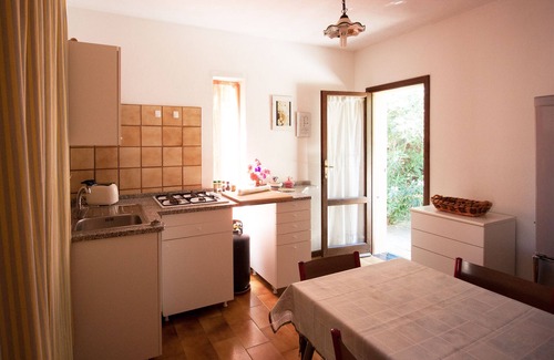 Solanas Villa | Villa Luisella 200 meters from the sea, reserved parking with garden