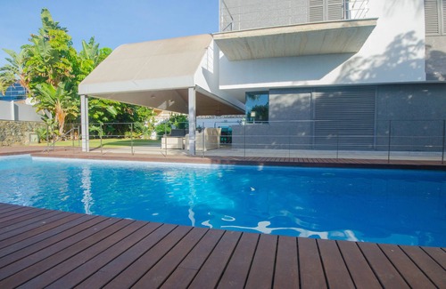 New Golden Mile Ski Chalet | Villa Luna de Mar- Piscina Junto a la Playa