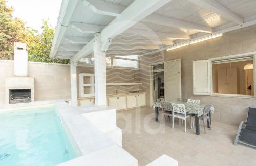 Torre Lapillo House | Villa Lux Bacino Grande - piscina privata By Cala Salento