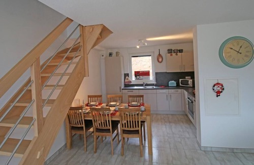 Barr Villa | Villa-Luxury-Ensuite with Bath-Terrace-Barr