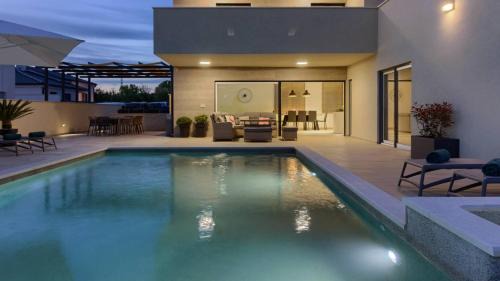 Sikici Villa | VILLA MAKO, die moderne Luxus-Villa mit Swimmingpool und Whirlpool in ruhiger Vorort-Lage von Pula