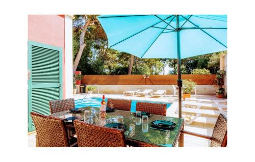 Tolleric House | Villa Malens