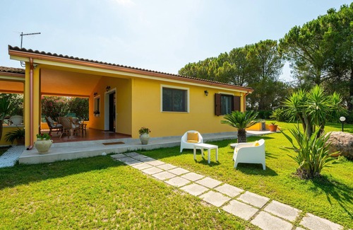 Quartucciu Villa | Villa 'Mameli' with Mountain View, Wi-Fi and Air Conditioning