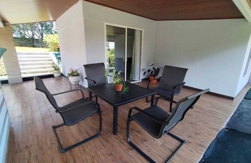 Grecia Villa | Villa Mango! a 10 Minutos del Centro de Grecia