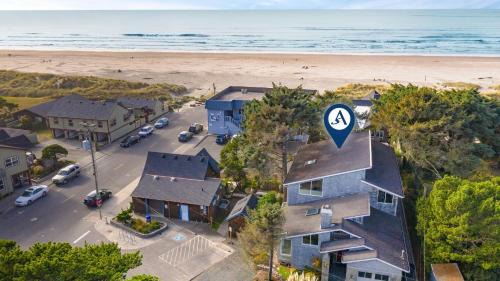 Manzanita House | Villa Manzanita by AvantStay Hot Tub 1 Block to BeachTown Chefs Kitchen