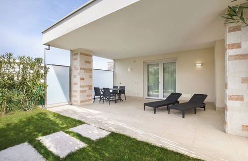 Cisano Apartment | Villa Manzoni APT 3, Villa Manzoni APT 3 - appartamento in villa con piscina