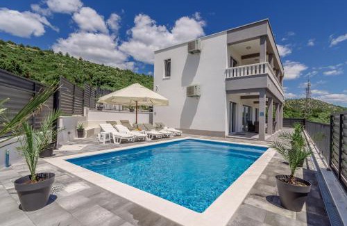 Marina Villa | VILLA Mari with private pool
