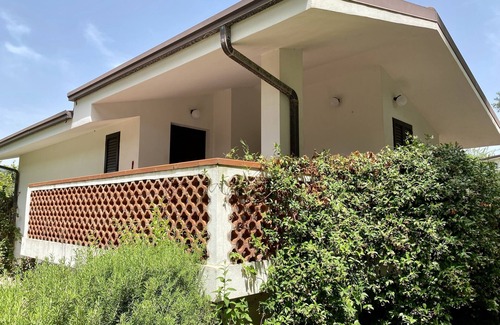 San Sostene Marina Villa | Villa Marina Piccola. Beachfront accomodation with spacious garden