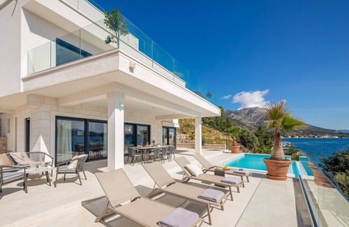 Viganj Villa | Villa Maris, infinity pool, sauna, beachfront, pets friendly