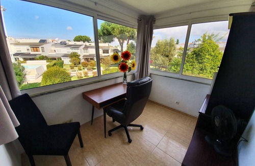Corroios Villa | Villa Marisol in gated community w/pools and garden 4km from the beaches