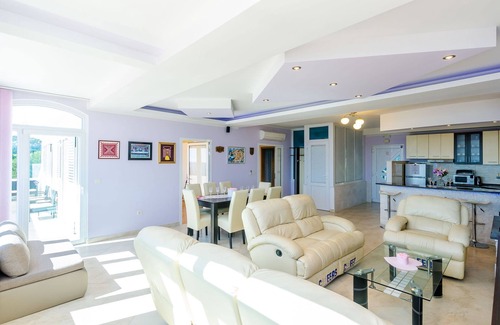 Vodovađa Villa | Villa Mateo - 3 Bed Apt with Terrace&Private Pool