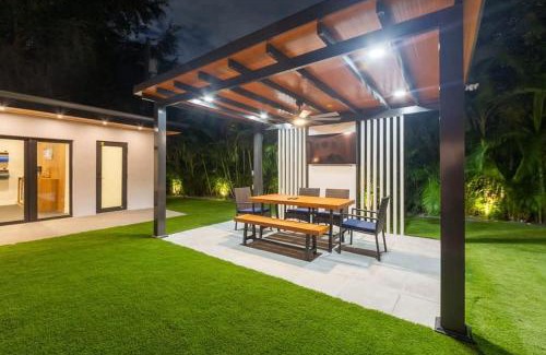 North Miami Beach House | Villa Mayami Modern Living Pool Gym Bsk Crt