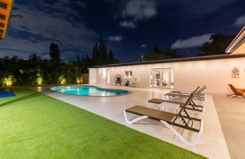 North Miami Beach House | Villa Mayami Modern Living Pool Gym Bsk Crt