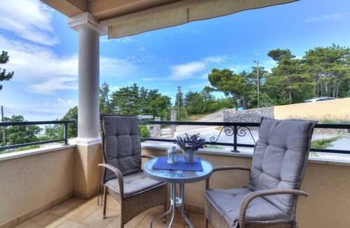 Sveti Juraj Apartment | Villa Mia - One-Bedroom Apartment with Pool (2 Persons) - Sveti Juraj #002