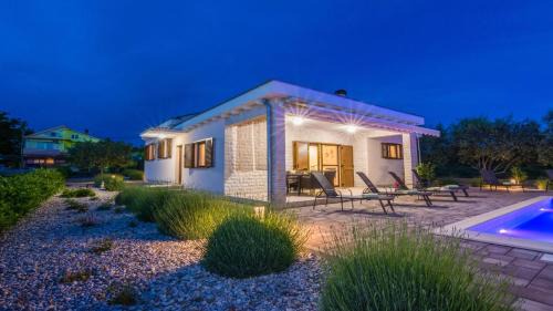 Privlaka Villa | Villa Mia with heated pool, billiards and large garden - by TA Leut Agency