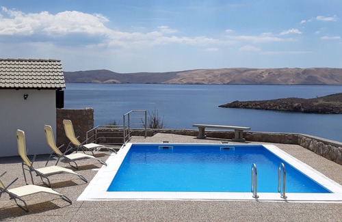 Cesarica Apartment | Villa Mihaela - Beachfront apartment "Ika" with sea view and pool