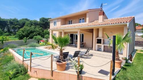 Valdebek Villa | Villa Mira