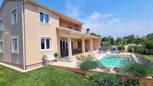 Valdebek Villa | Villa Mira