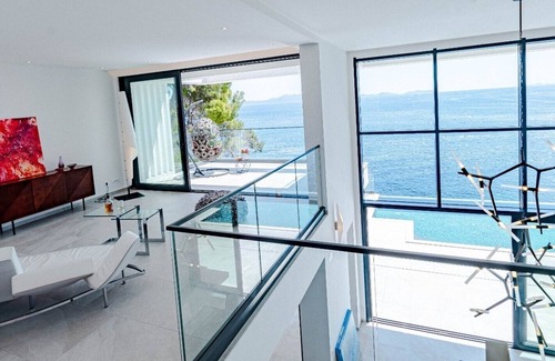 Blato Villa | Villa Miracul with infinity pool, WI-FI, parking, air conditioned and with underfloor heating and gym by the sea