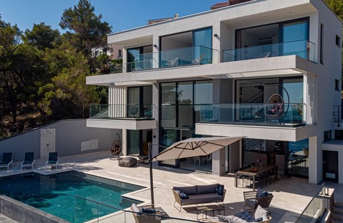 Blato Villa | Villa Miracul with infinity pool, WI-FI, parking, air conditioned and with underfloor heating and gym by the sea