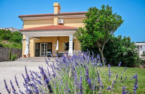 Vrbnik Bed & Breakfast | Villa Mirela
