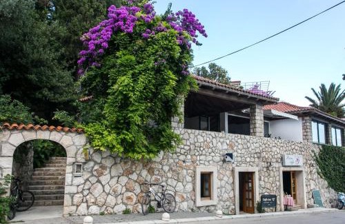 Mlini Apartment | Villa Mirjana - One Bedroom Apartment with Terrace and Side Sea View Taverna