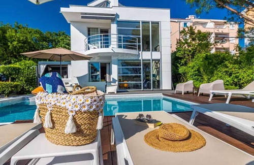 Dramalj Villa | Villa mit Pool und Whirlpool