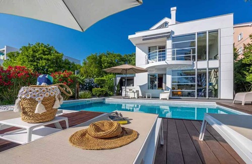 Dramalj Villa | Villa mit Pool und Whirlpool