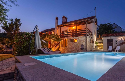 Risika Villa | Villa mit Whirlpool und Pool