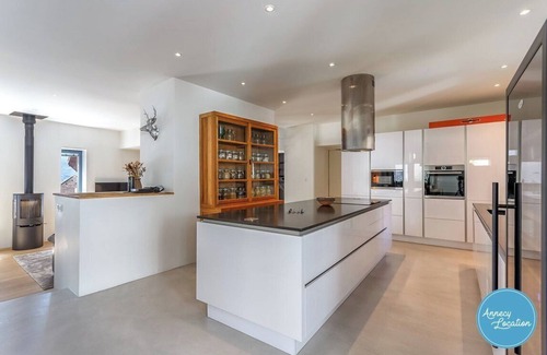 Veyrier-du-Lac Villa | Villa Mont Baron – Lake View & 4 Suite Bedroom