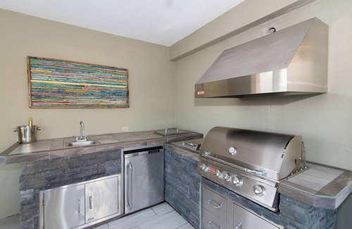 South Sound House | Villa Mora: Luxe Beachfront Villa w/Backyard Snorkeling, Pool, Spa + Outdoor Ki