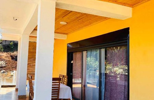 Ambondrona House | Villa Myakatra