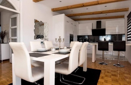 Crno Apartment | Villa Natura Three Bedroom Apartment