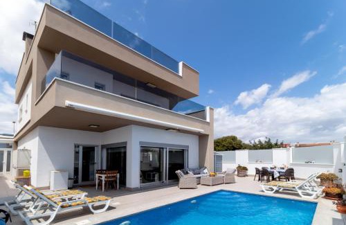 Pilar de la Horadada Villa | Villa near the sea