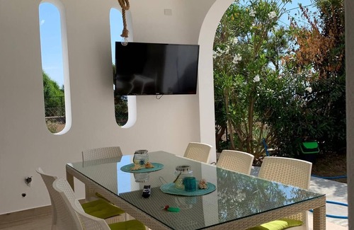 Santa Margherita di Pula Villa | Villa Neptunus - Private dream vacation right on the beach!