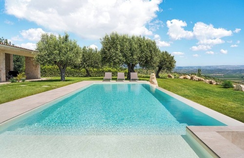 Noto Villa | Villa Nivura, Minimalist Elegance Amid the Olive Groves
