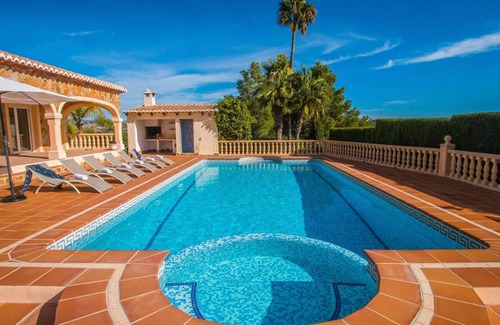 Empedrola Villa | Villa Noa - PlusHolidays