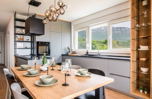 Kastel Sucurac Villa | VILLA OLEA-pool, grill, near Split airport