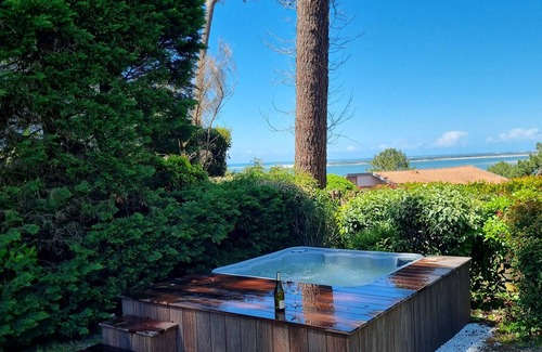 La Teste-de-Buch Villa | Villa on the Dune du Pyla, superb view, jaccuzi and pool, 3 bdrms and 1 garden shed